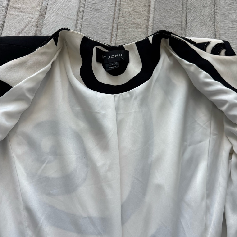 St. John Black and White Swirl Blazer - Picture 8 of 9